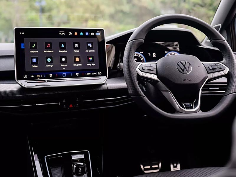 2025 Golf 8 Technology